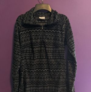 Columbia grey and black printed fleece pull over